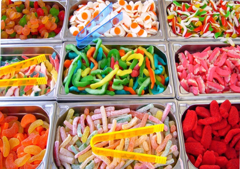 boutique-COTIGNAC-min_pick_and_mix_children's_sweets_candy_colorful_treat_confectionery-1020869